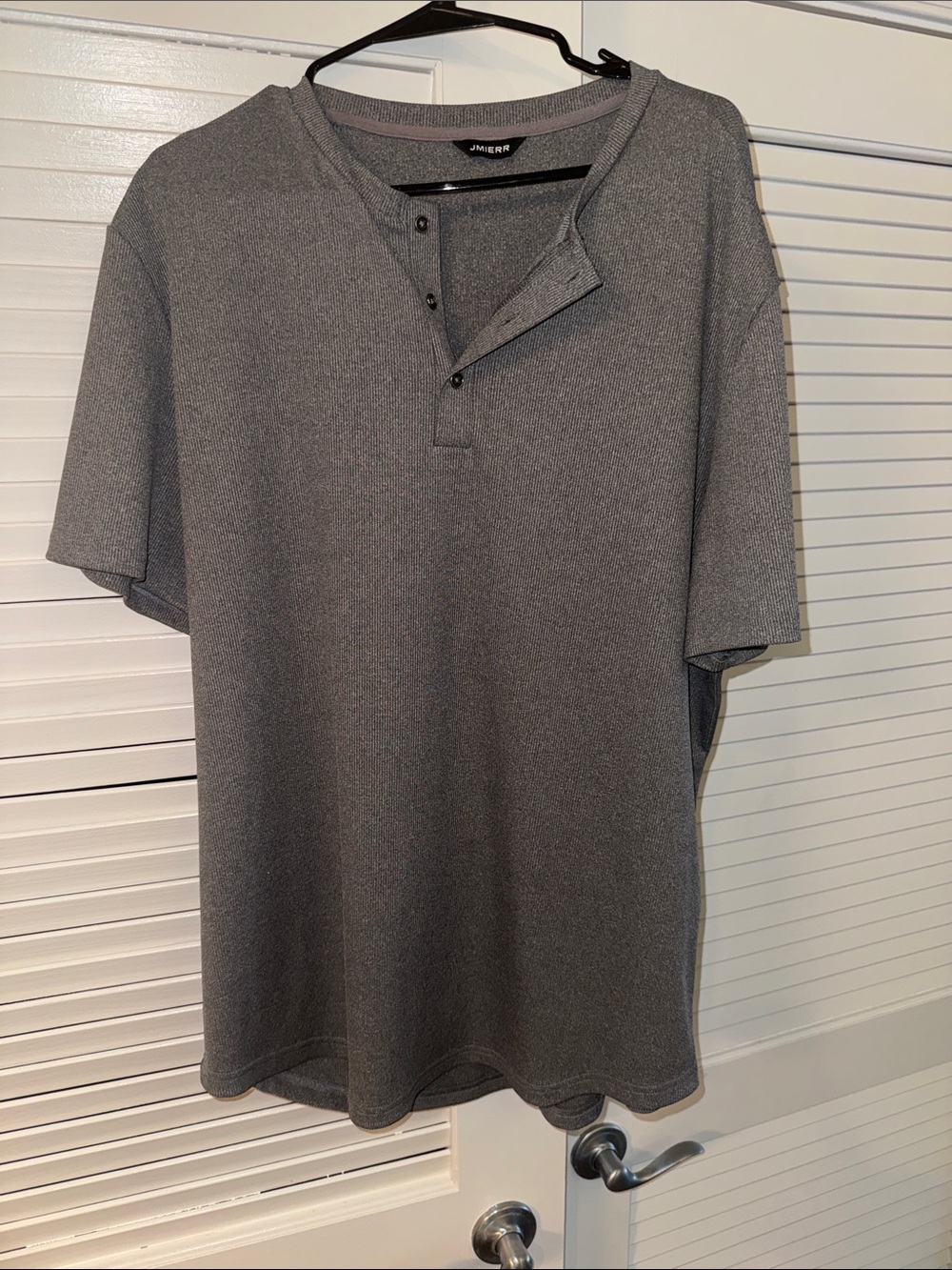 Men's Short-Sleeve Gray Henley Polo
